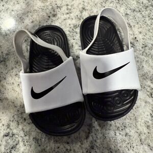 Nike Black and White Sandals (Toddler)